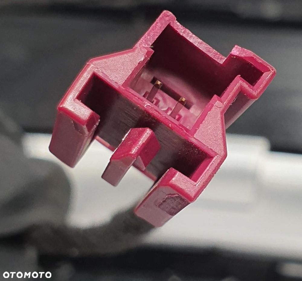 TRZECIE ŚWIATŁO STOP MERCEDES W204 A2046840028 - 4