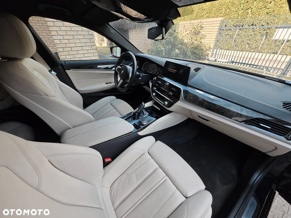 BMW Seria 5 520d xDrive M Sport sport - 9