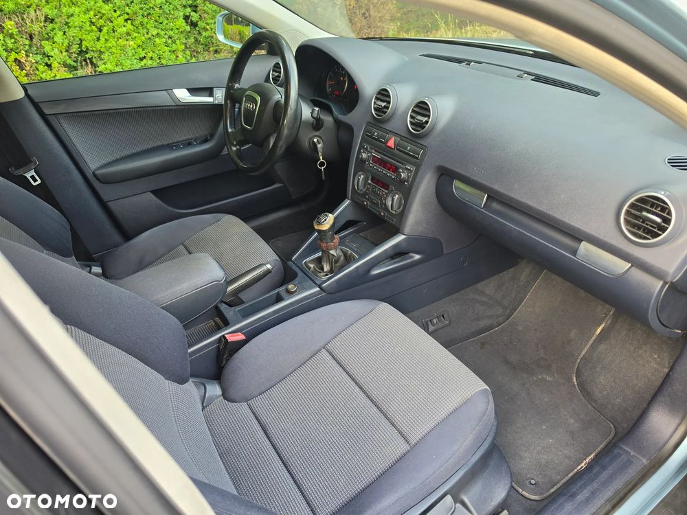Audi A3 Sportback 1.6 FSI Ambiente - 4
