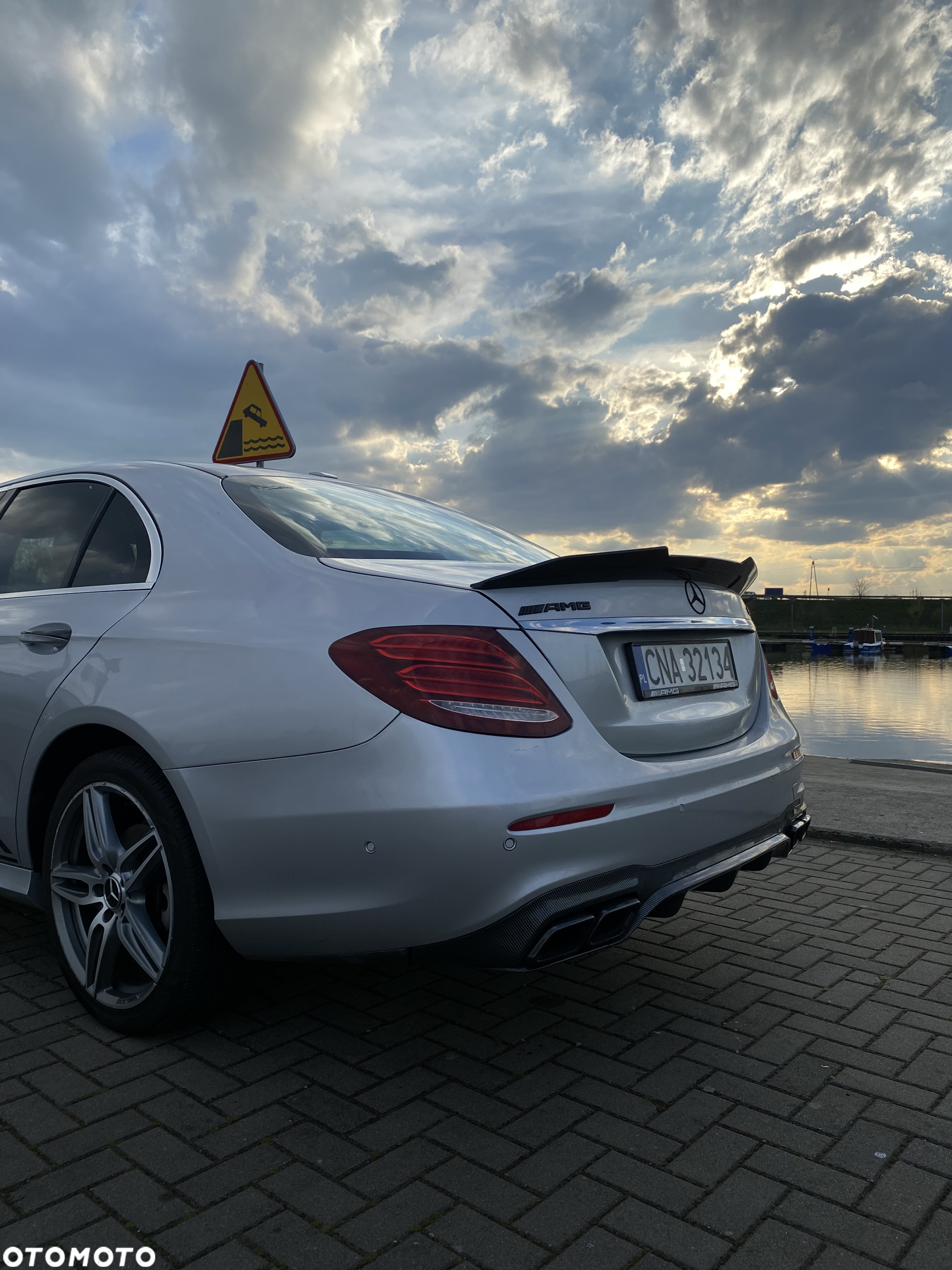 Mercedes-Benz Klasa E 300 9G-TRONIC AMG Line - 6