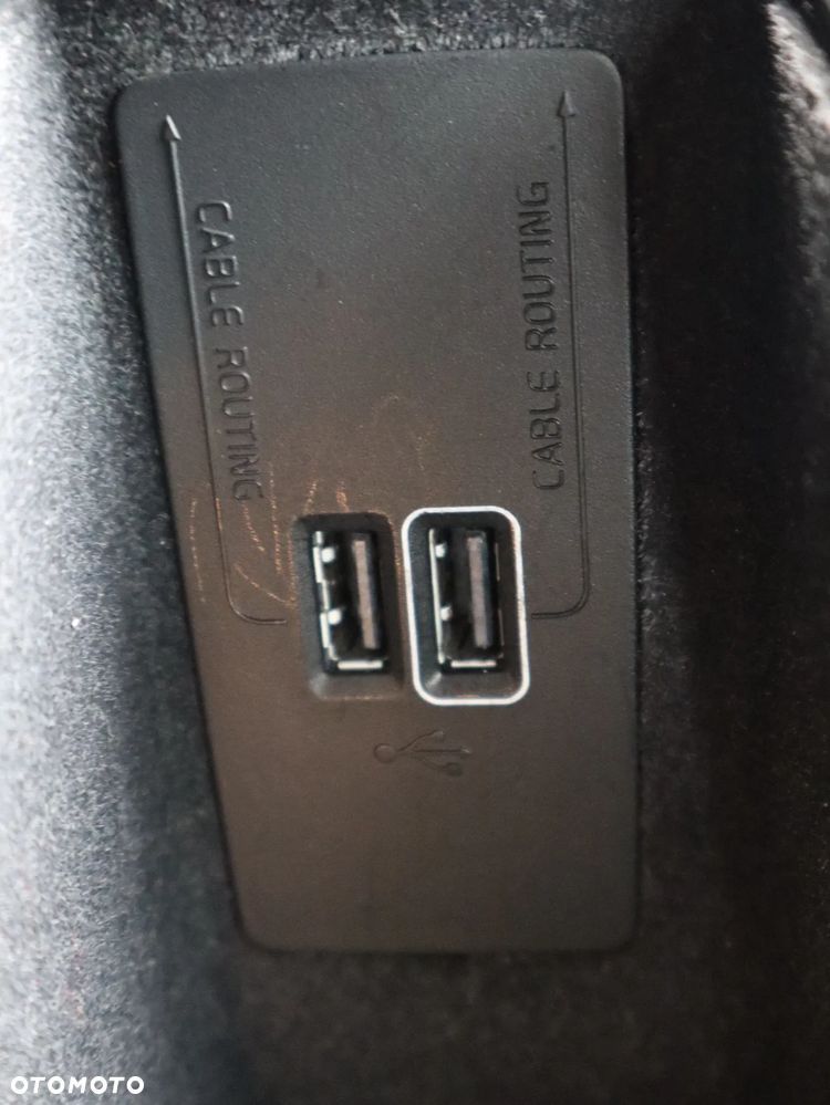 Volvo XC 60 B4 D AWD Momentum - 23