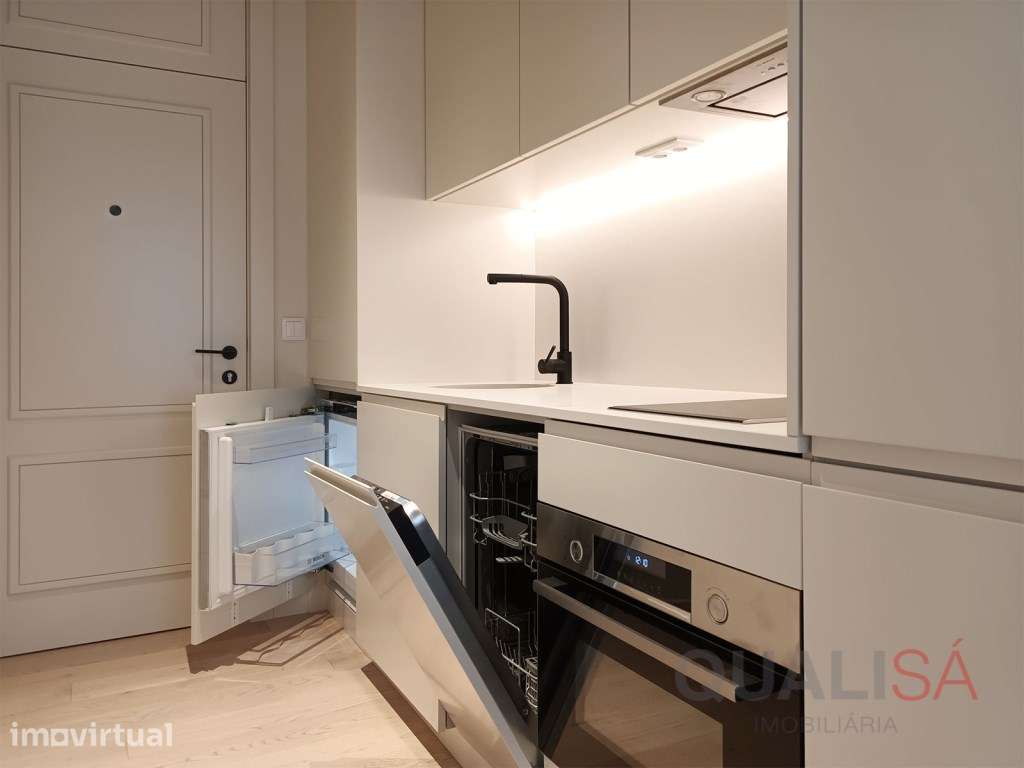 Apartamento T0+1 novo com varanda, equipado e mobilado, centro hist... - Grande imagem: 5/34