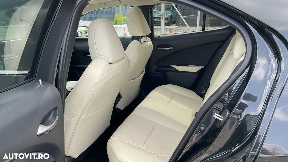 Lexus UX 250h 2.0L HEV 20H- (178 HP) 4X4 CVT Luxury - 37