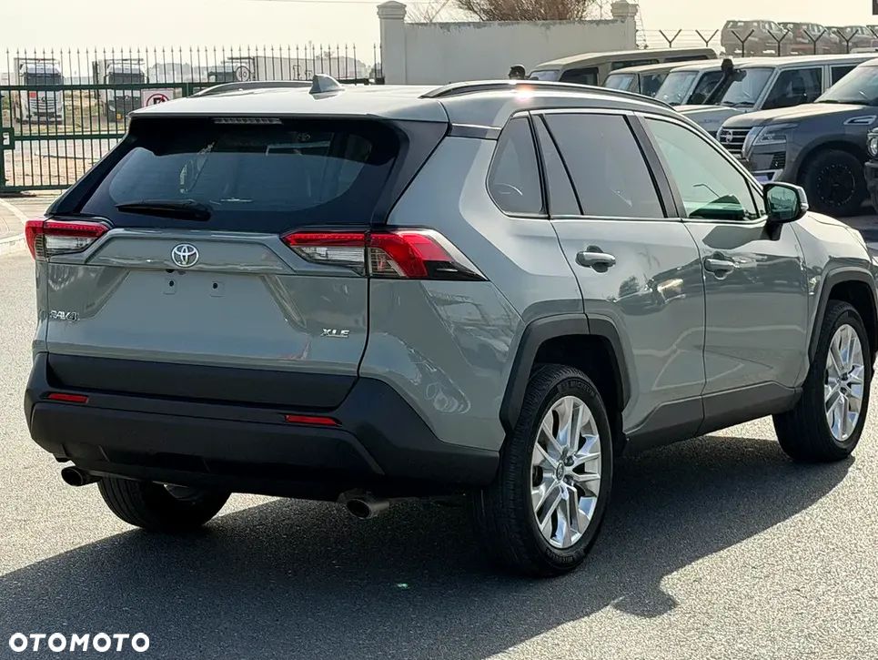 Toyota RAV4 - 4