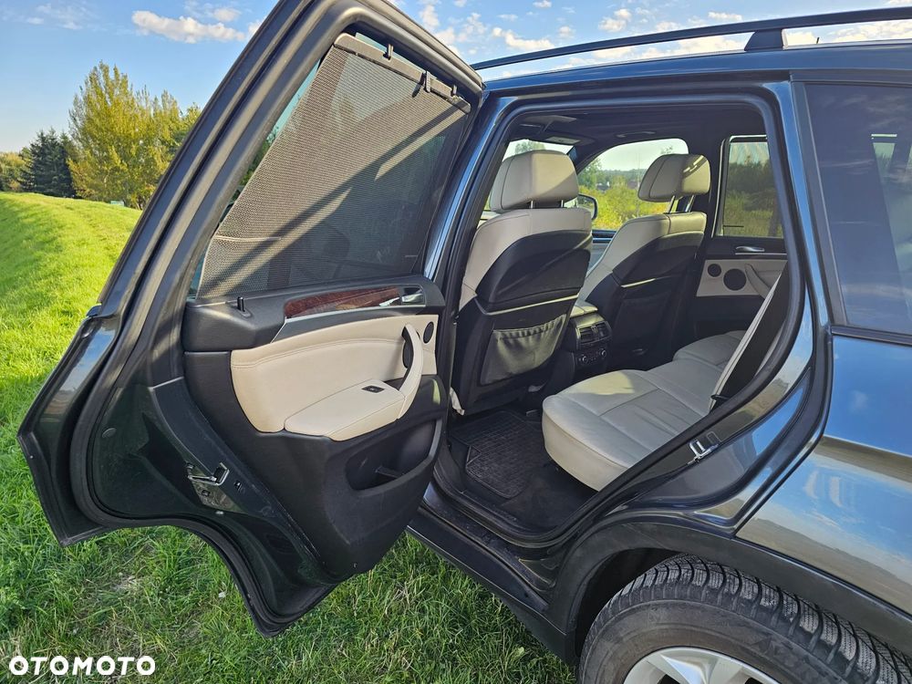 BMW X5 5.0i xDrive - 15