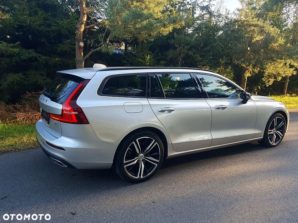 Volvo V60 B3 B DKG Momentum Pro - 4