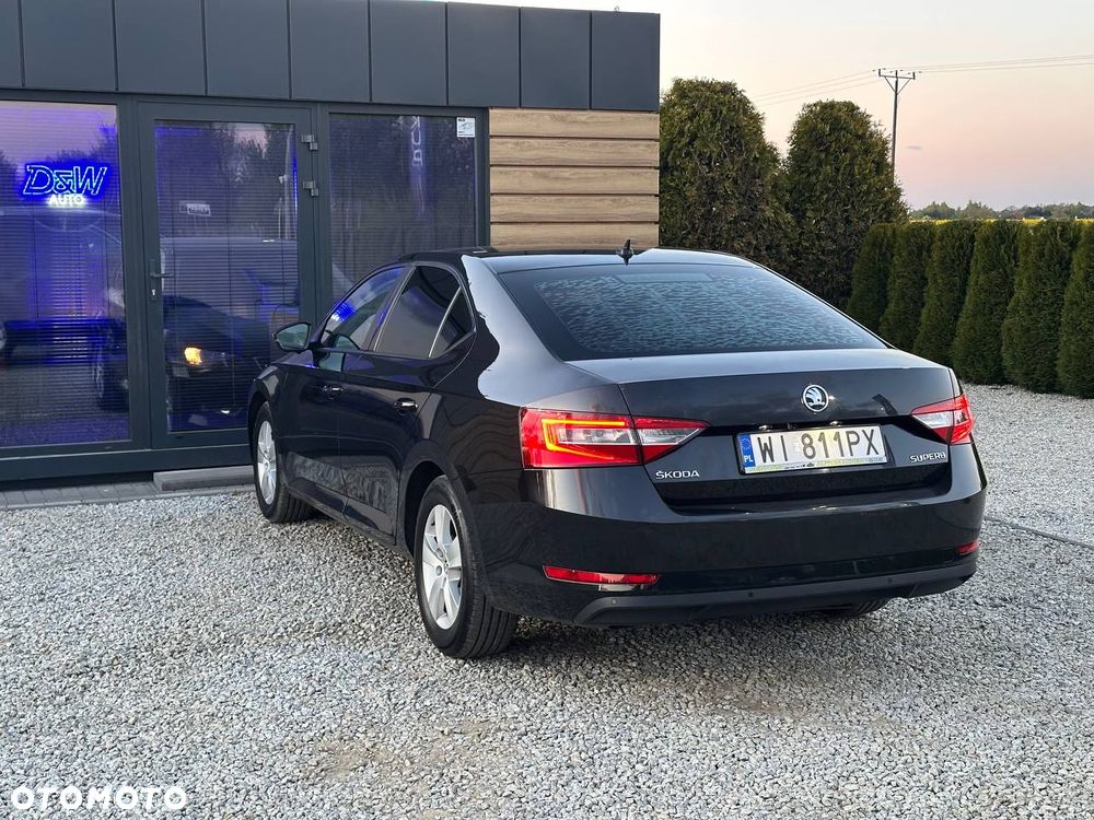 Skoda Superb 2.0 TDI Ambition DSG - 8