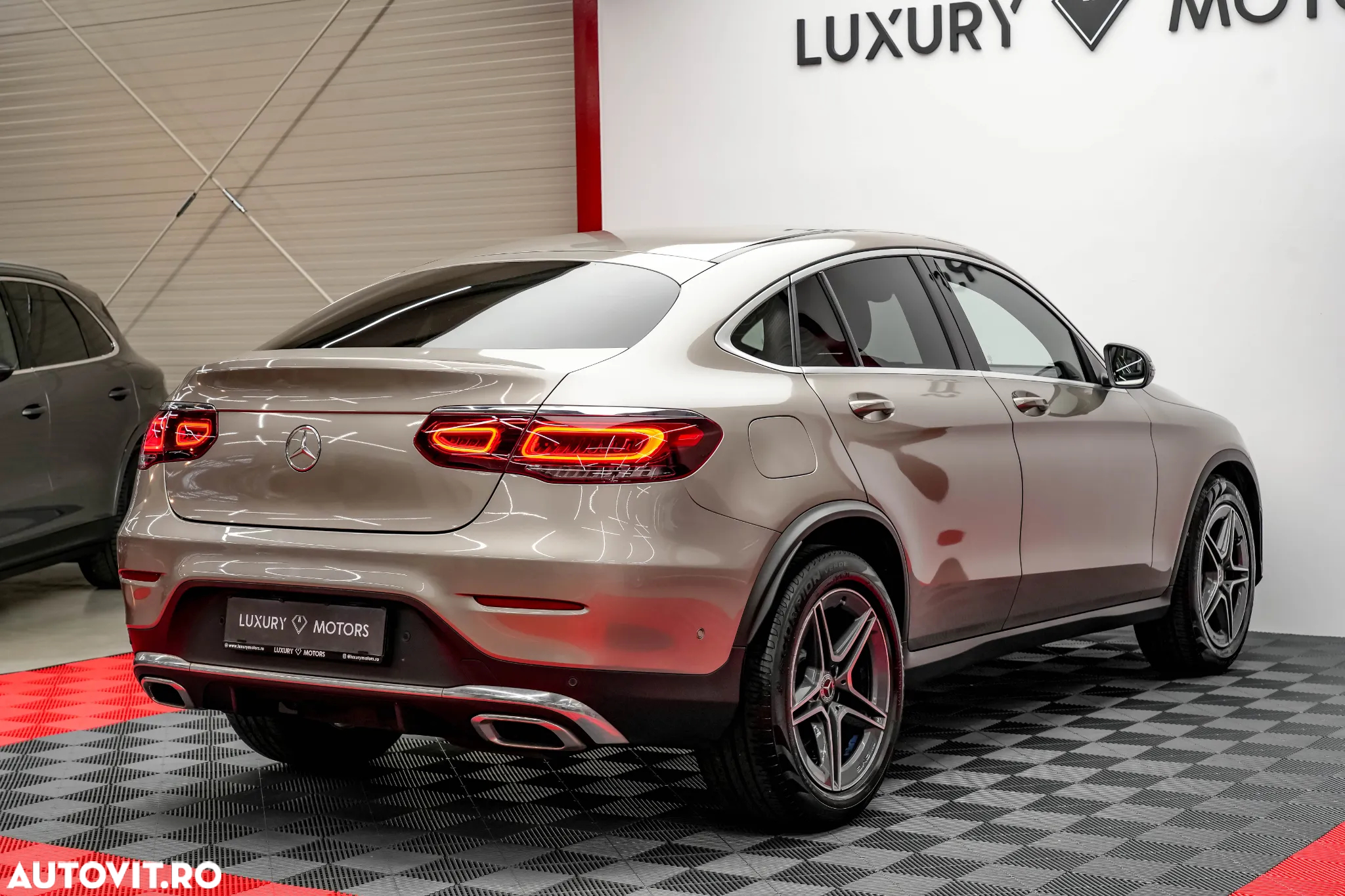 Mercedes-Benz GLC Coupe 200 d 4Matic 9G-TRONIC AMG Line - 29