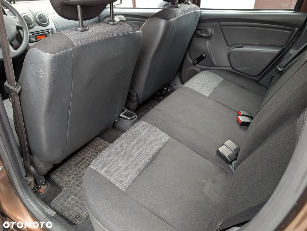 Dacia Duster 1.6 Laureate 4x4 - 26