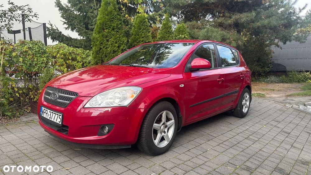 Kia Ceed - 1