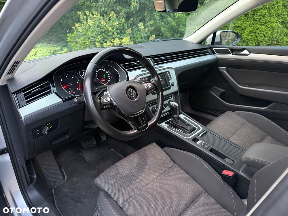 Volkswagen Passat 2.0 TDI SCR DSG Comfortline - 9