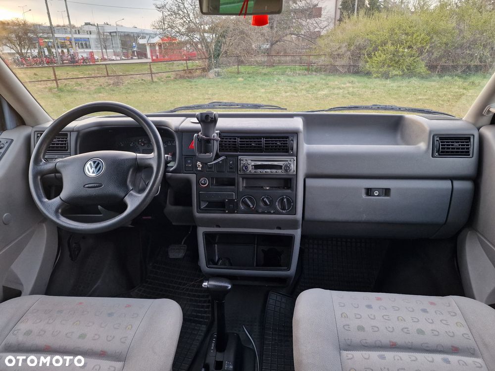 Volkswagen Caravelle - 31