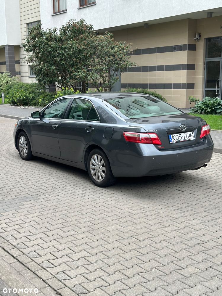 Toyota Camry - 6