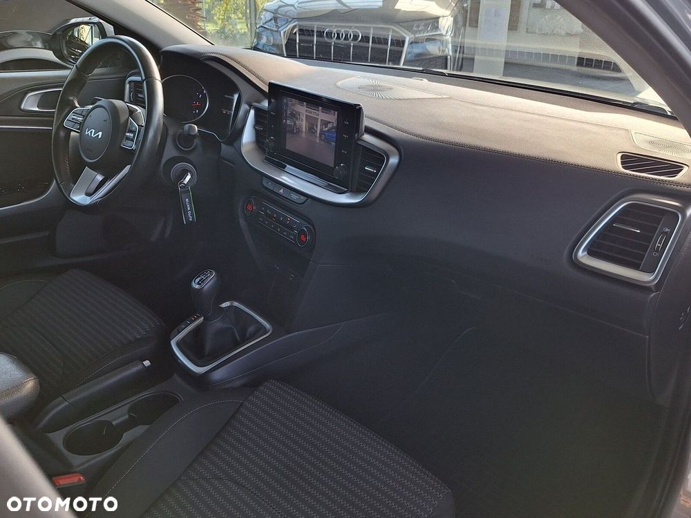 Kia Ceed 1.5 T-GDI M - 23
