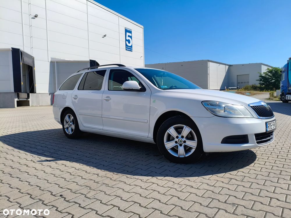 Skoda Octavia 2012 photo 2