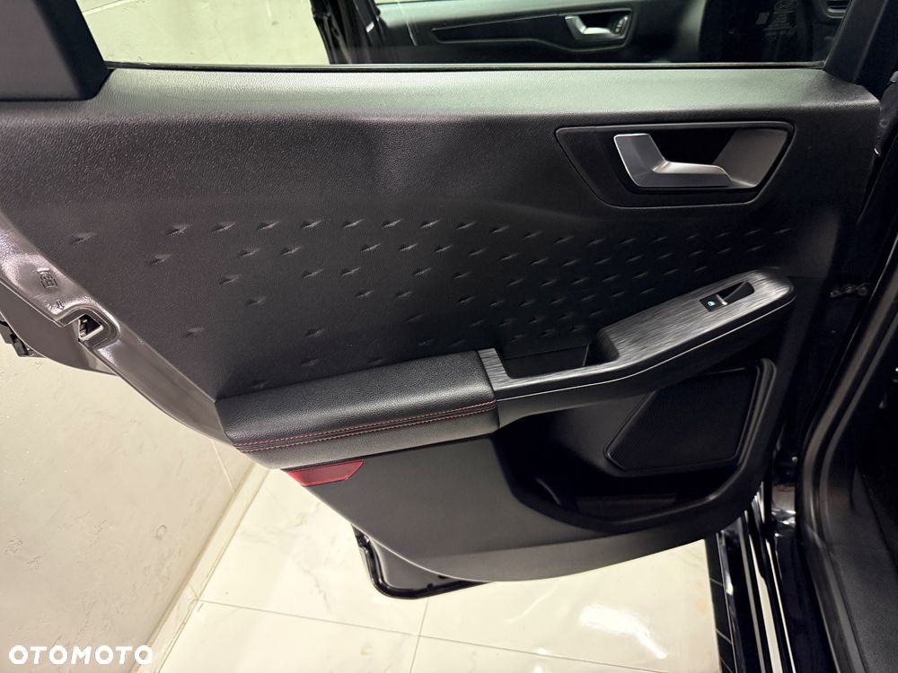 Ford Kuga 2.0 TDCi 2x4 ST-Line - 13