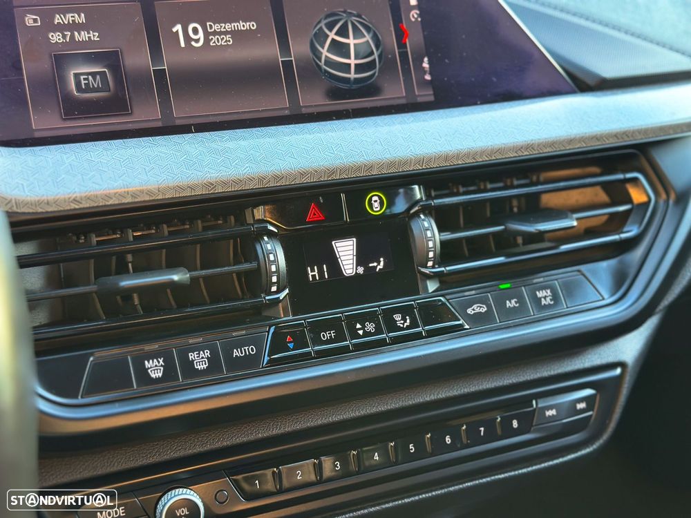 BMW 118 i Pack Desportivo M Auto - 17