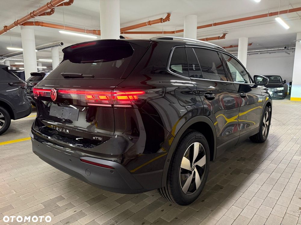 Volkswagen Tiguan - 11