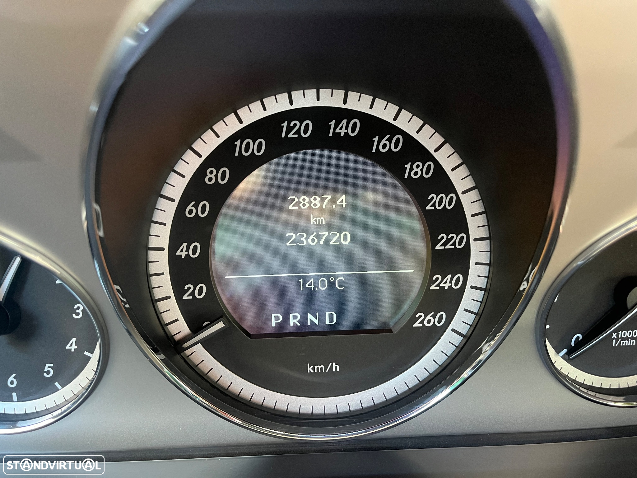 Mercedes-Benz E 250 CDi Elegance BlueEfficiency Auto - 37