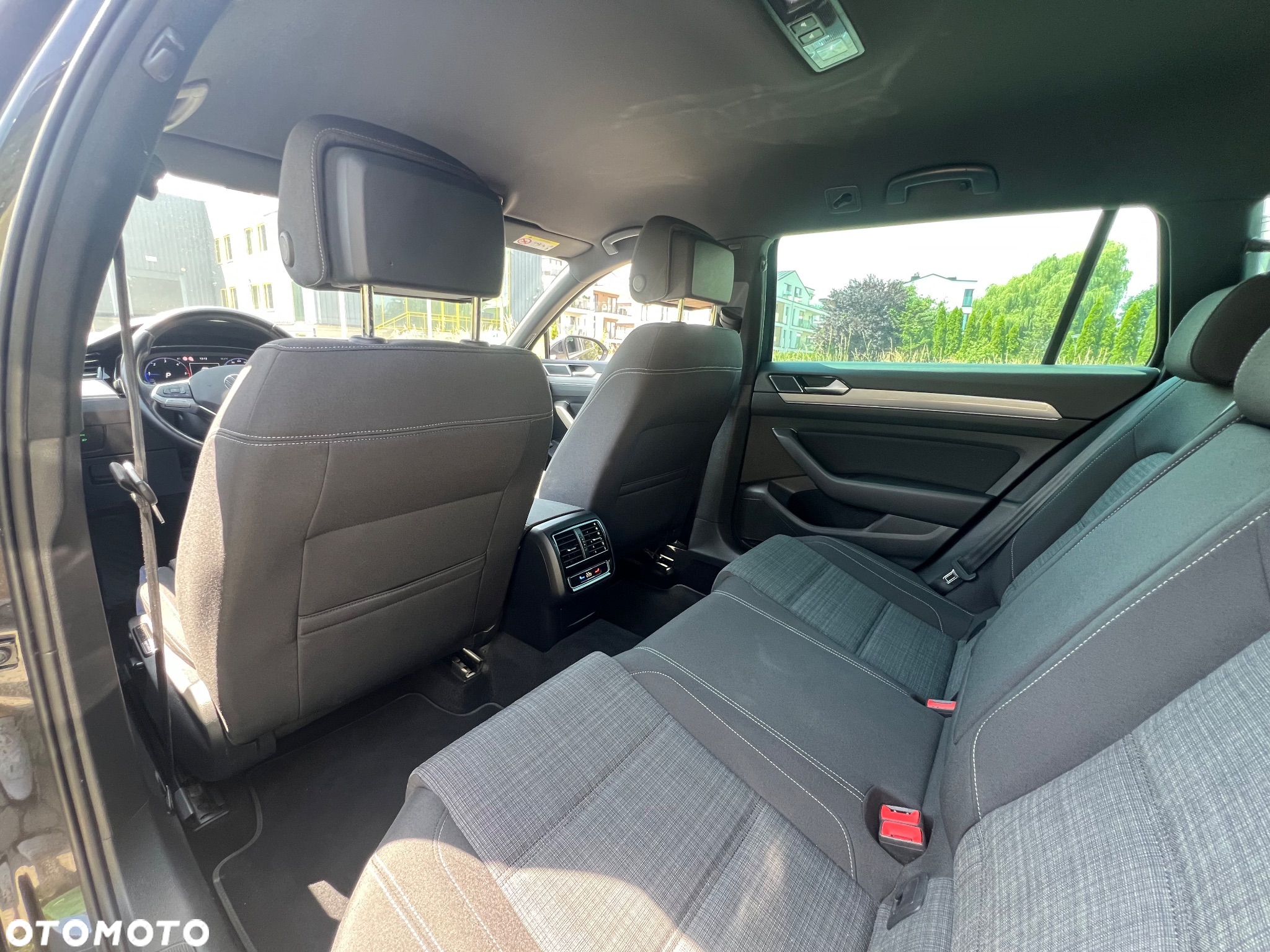 Volkswagen Passat 2.0 TDI Elegance DSG - 13