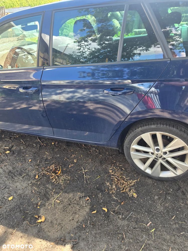 Drzwi lewy tył skoda Fabia III kombi w kolorze LF5A - 2