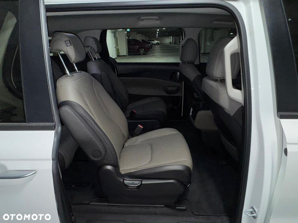 Kia Carnival - 20