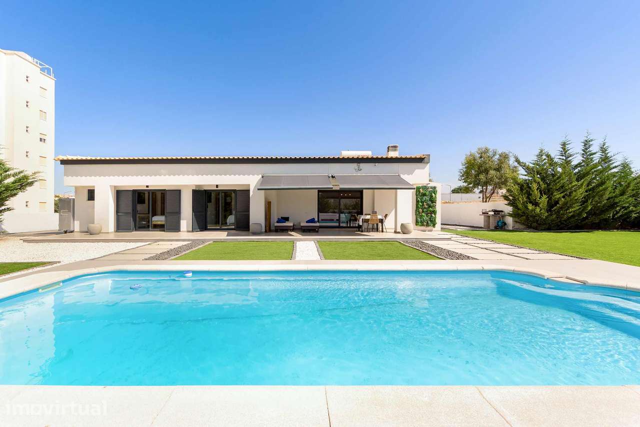 Moradia Térrea T4 com Piscina Privativa, a 600 m da Praia - Grande imagem: 2/53