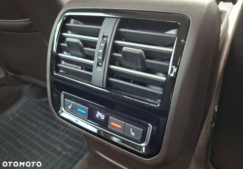 Volkswagen Passat - 20