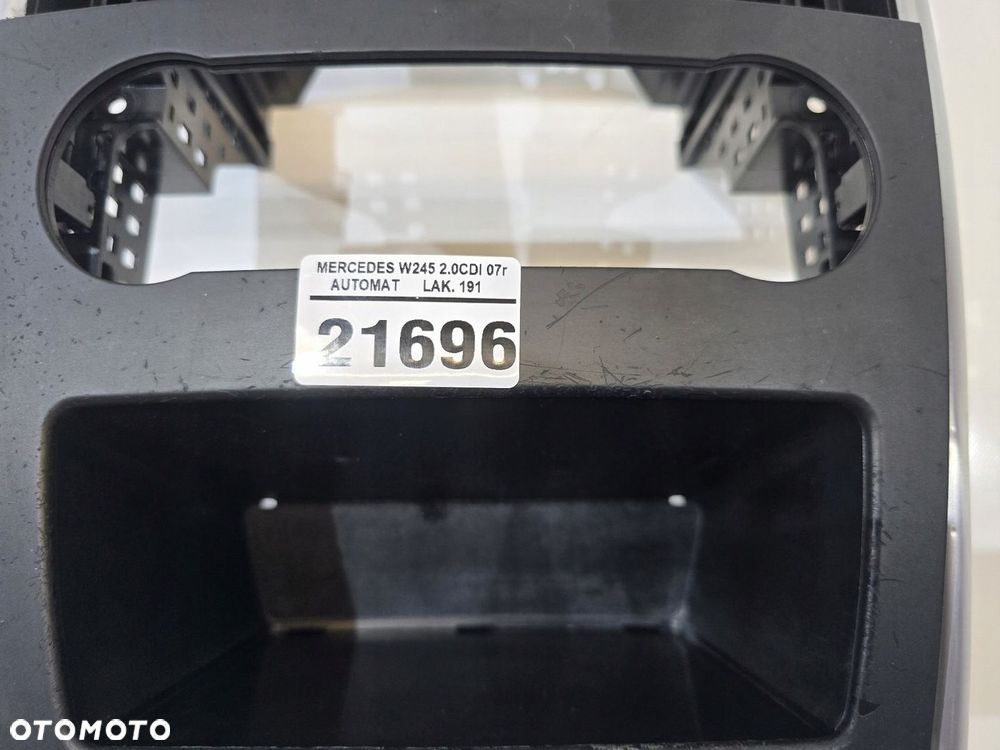 RAMKA RADIA KONSOLI ŚRODKOWEJ MERCEDES W245 07r - 6