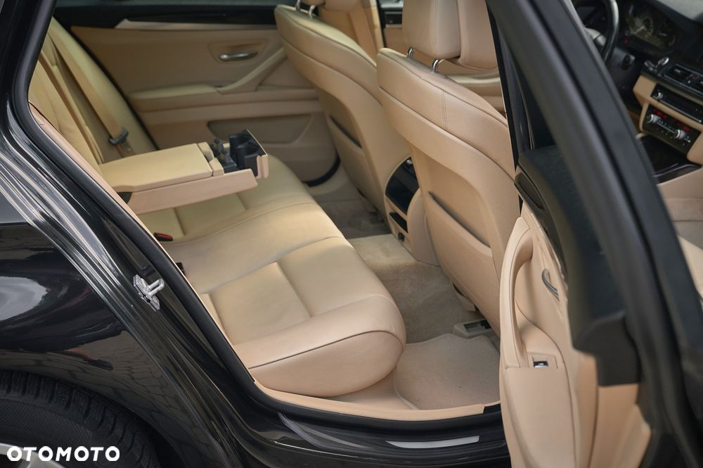 BMW Seria 5 520d - 23
