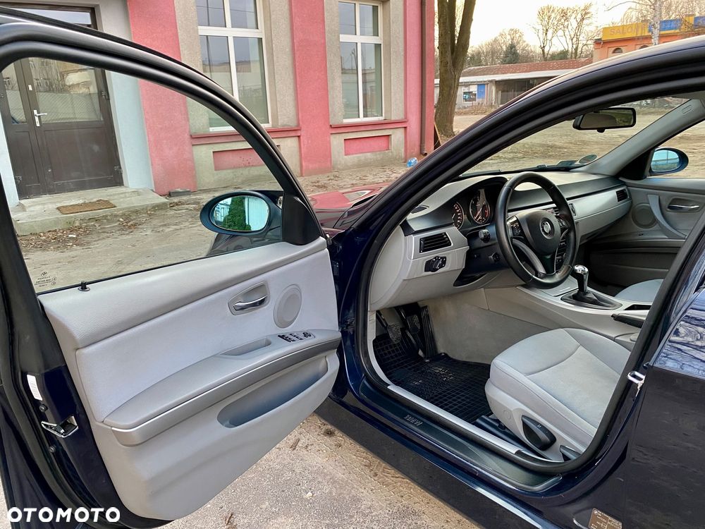 BMW Seria 3 320d - 19