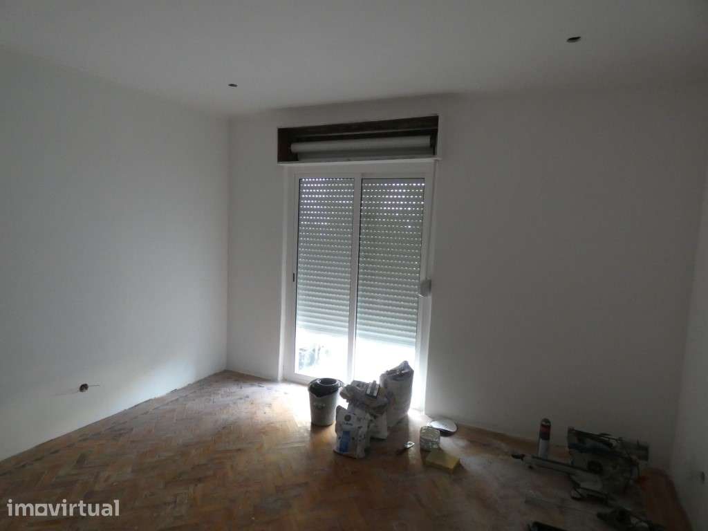 Apartamento T3, em fase de remodelação total, Falagueira-Venda Nova... - Grande imagem: 4/19