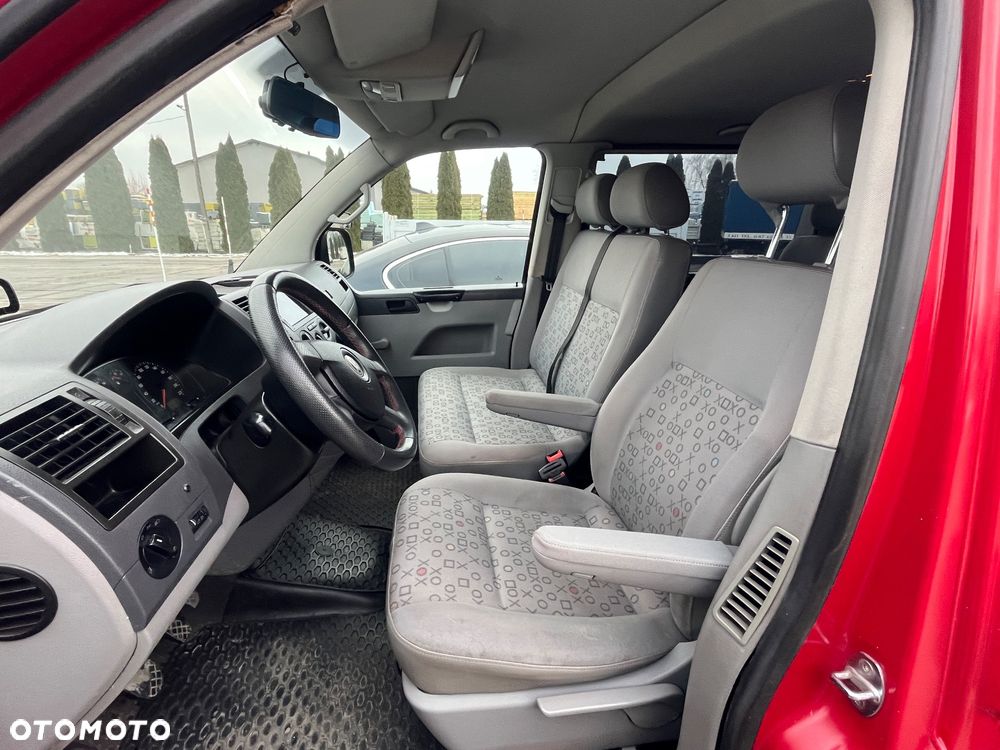 Volkswagen Caravelle - 9