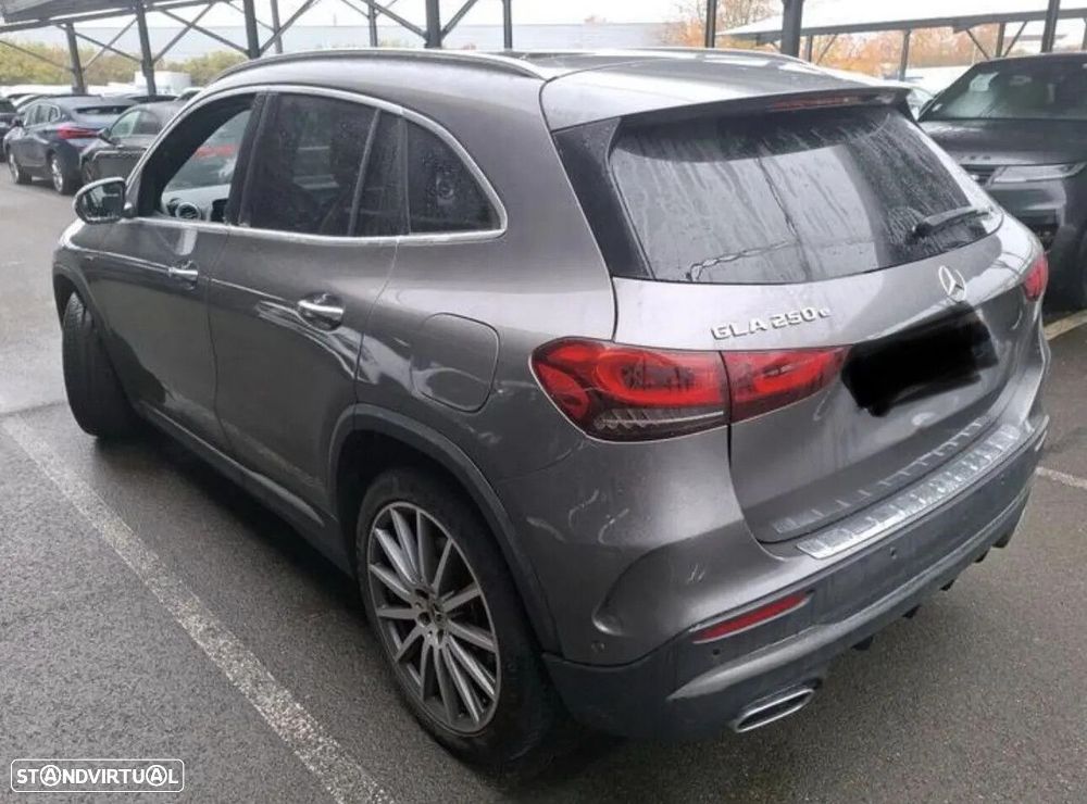 Mercedes-Benz GLA 250 e AMG Line - 2