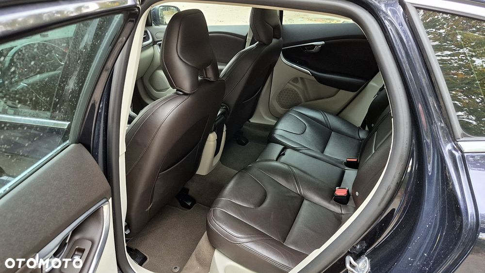 Volvo V40 D2 Drive-E Momentum - 16