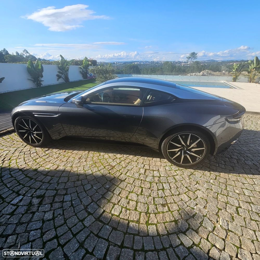 Aston Martin DB11 Coupé V12 AMR - 6