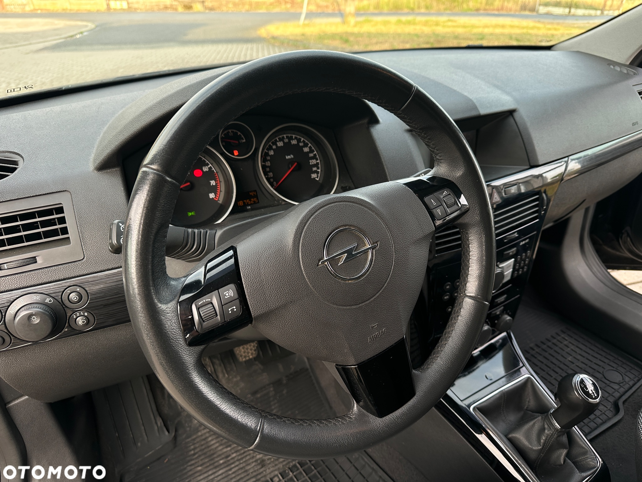 Opel Astra GTC 1.6 Sport - 13
