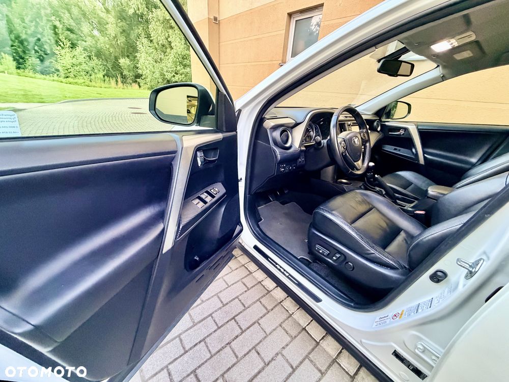 Toyota RAV4 2.2 D-4D Premium - 10