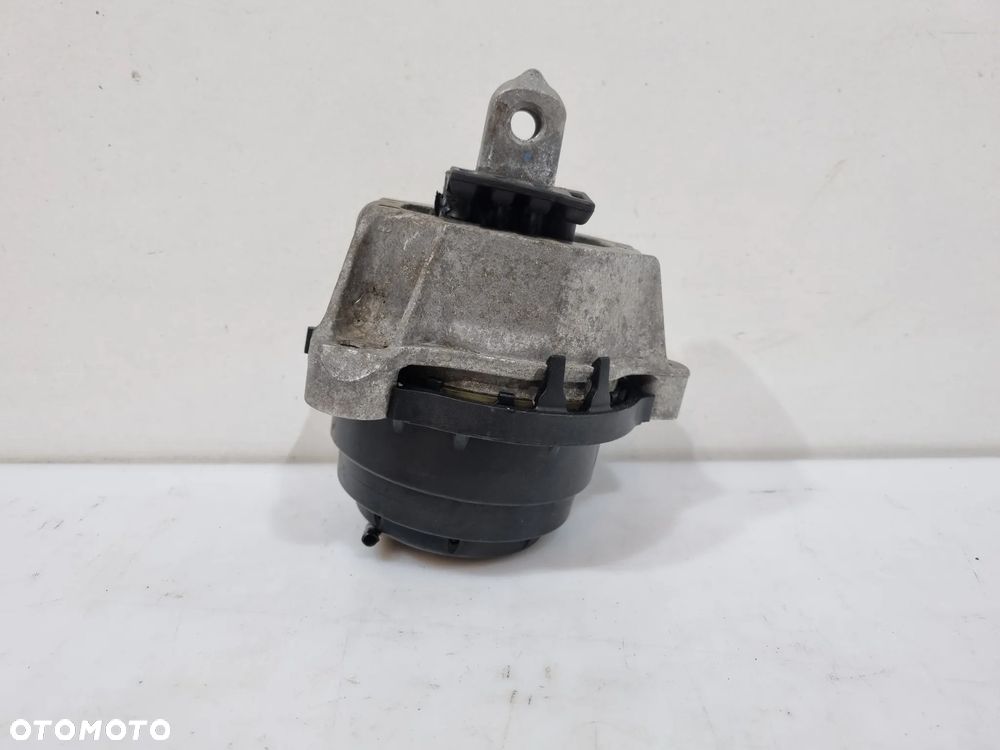 BMW G01 G02 G05 G06 G07 G11 G14 G15 G20 G30 G31 G32 PODUSZKA SILNIKA LEWA 6878247 - 4