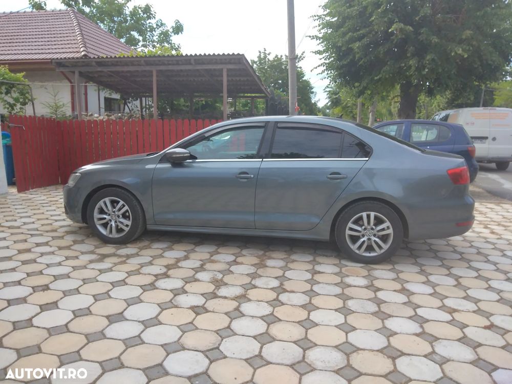 Volkswagen Jetta - 8