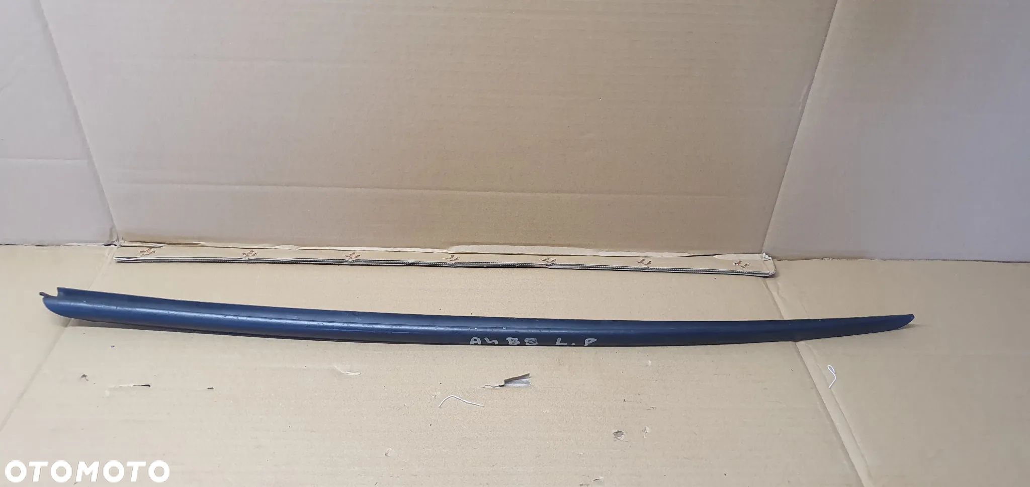 Listwa szyby czołowej lewy przód Audi A4 B8 8K0854327 - 1