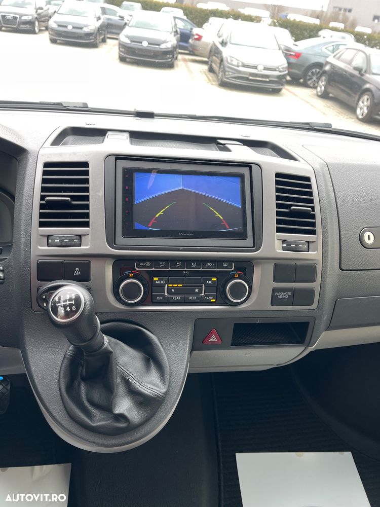 Volkswagen Caravelle - 34