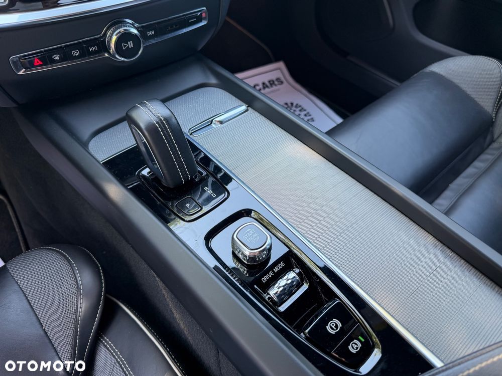 Volvo V60 B3 B R-Design - 26