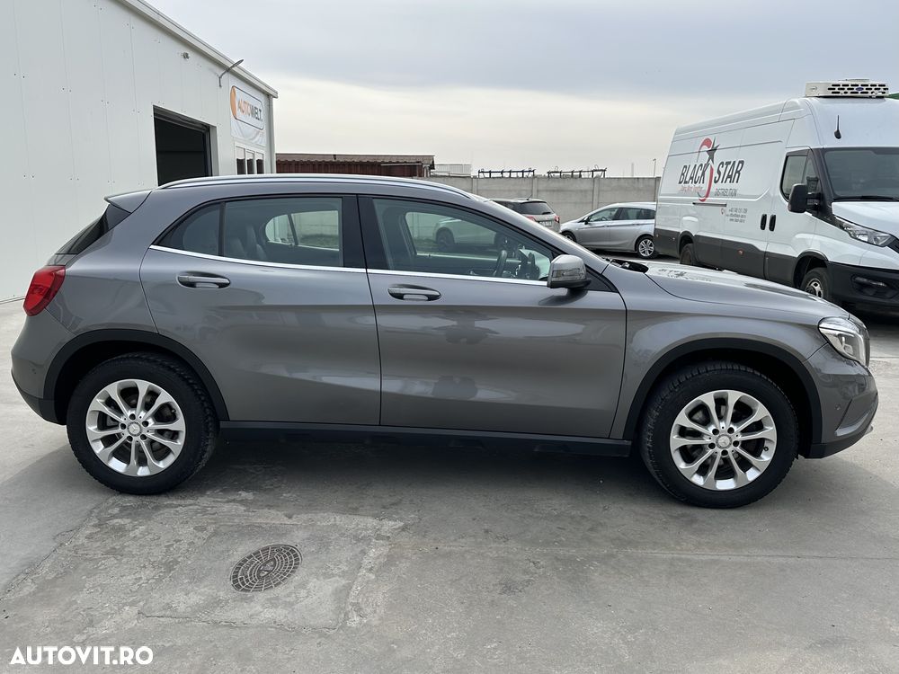 Mercedes-Benz GLA 200 7G-DCT - 12