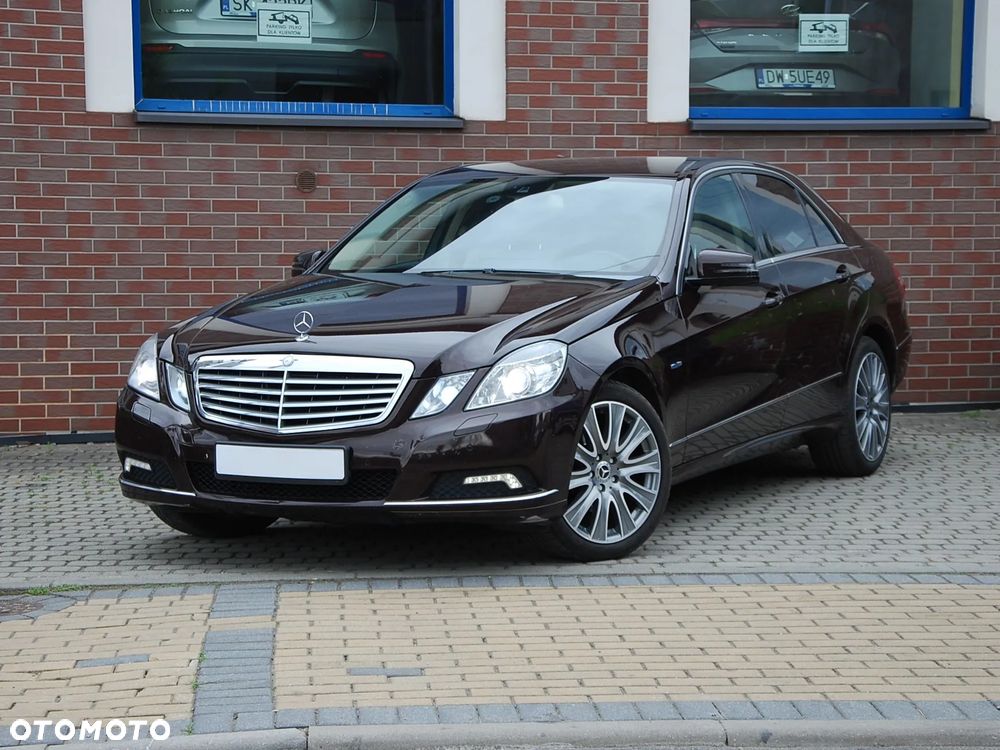 Mercedes-Benz Klasa E ver-200-cgi-blueefficiency-elegance - 18