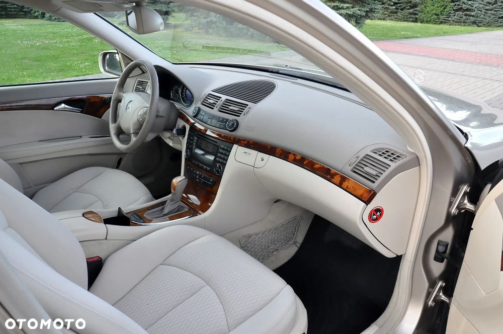 Mercedes-Benz Klasa E 320 Elegance - 24