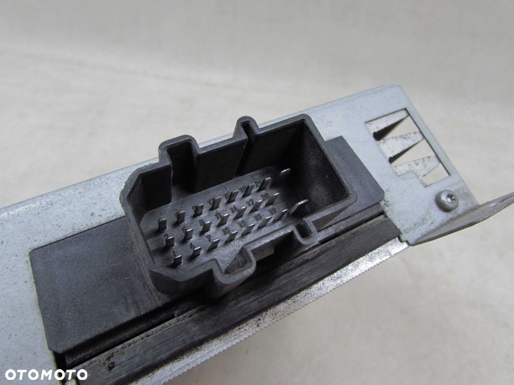 AUDI A4 B6 01-05 WZMACNIACZ ANTENY 8E5035223 - 4