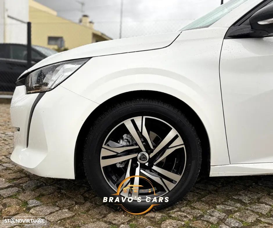 Peugeot 208 - 8