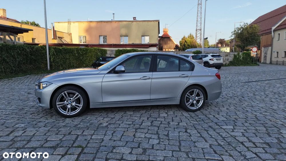 BMW Seria 3 ver-318d - 11