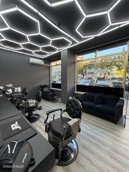 Barbearia totalmente renovada à venda em Amadora